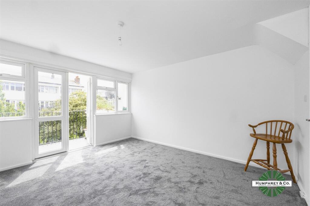 Flat 90, Tenby Court, Tenby Road -005.jpg