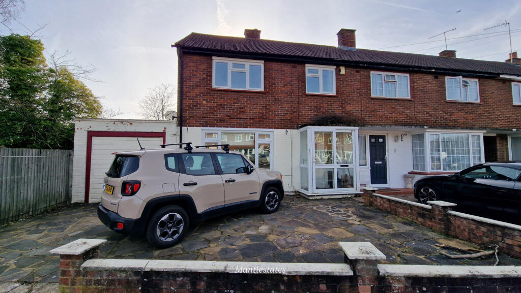 3 BEDROOM END OF TERRACE