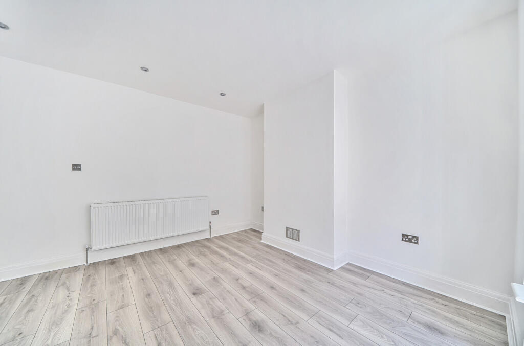 8-1318067-8-686ff...