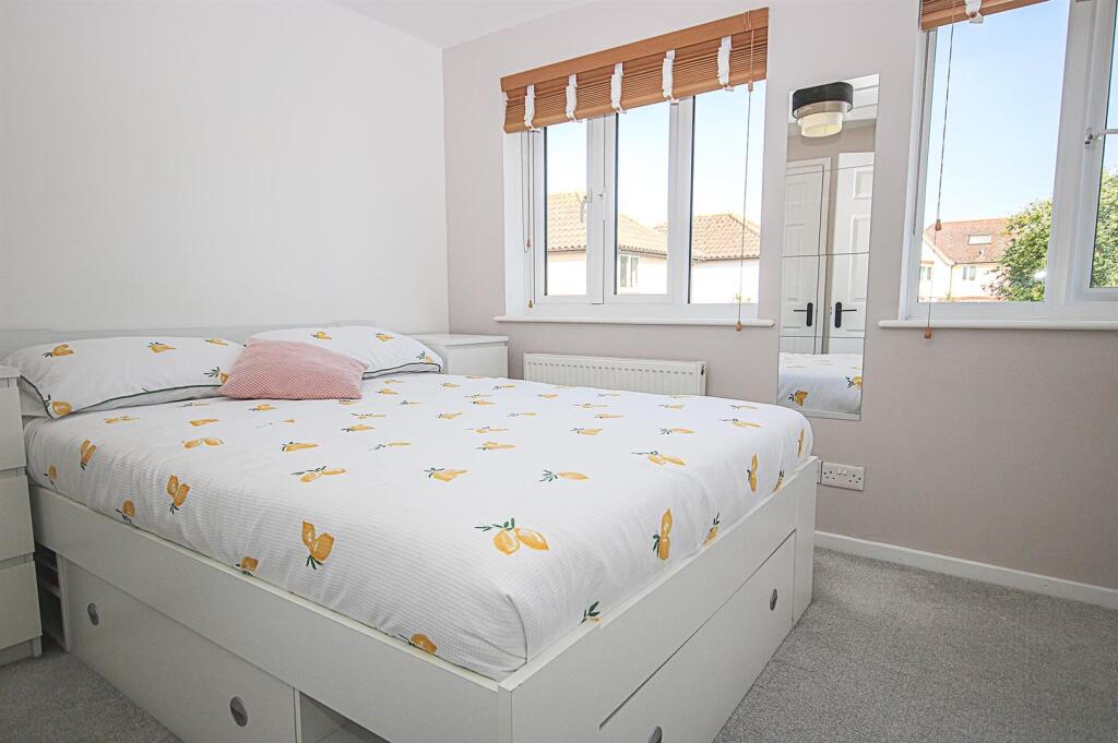 Bed 1 3.jpg