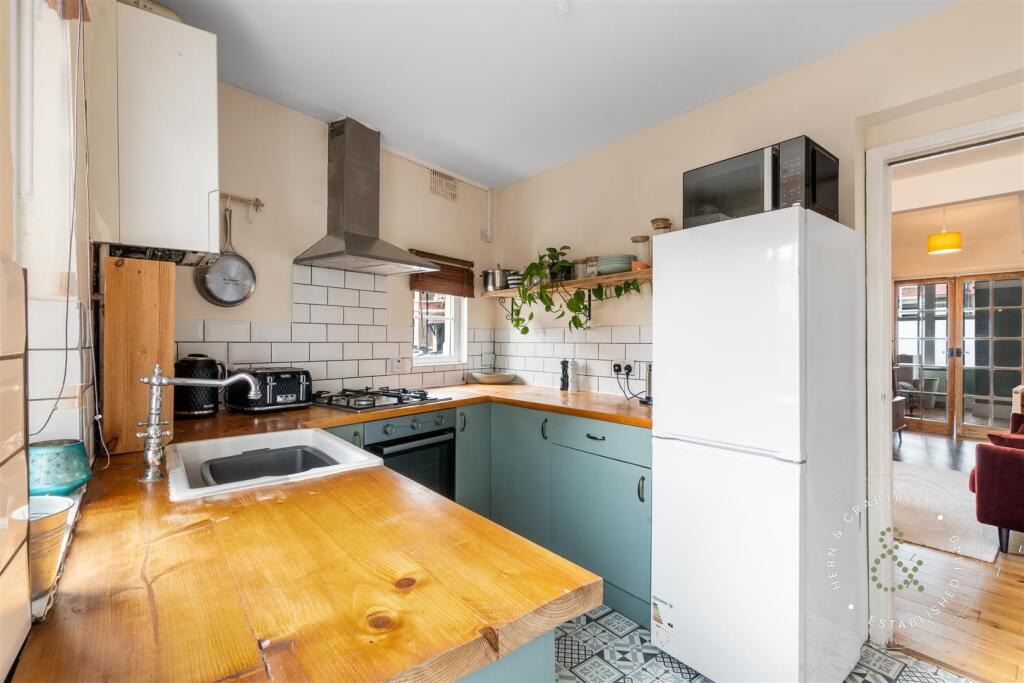 Kelvin Road, Roath, Hern Crabtree (16).jpg