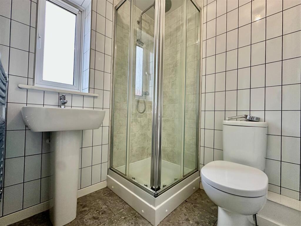 ensuite.jpg