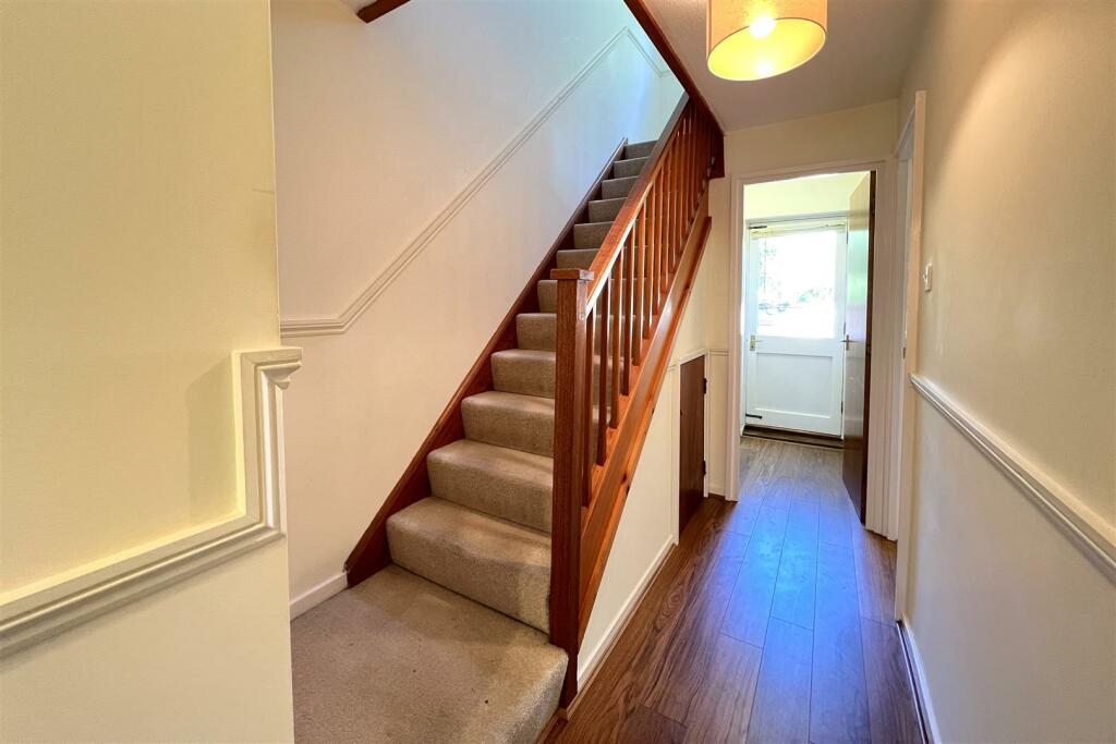 Entrance Hallway.JPG