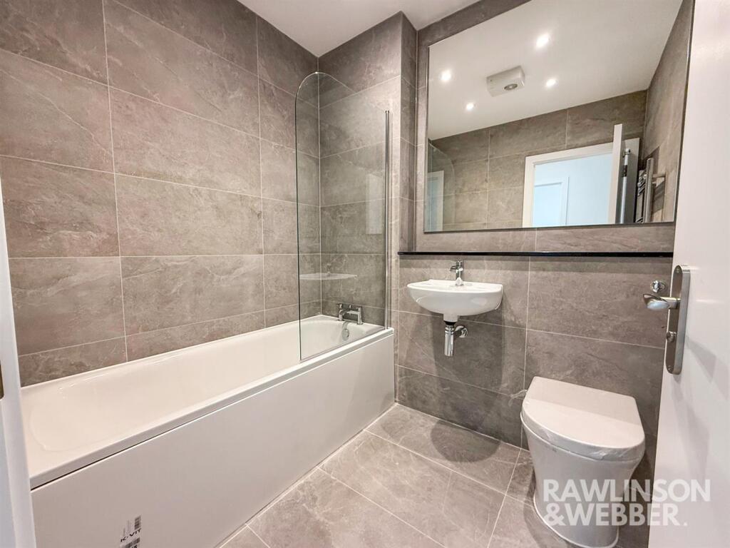 WhatsApp Image 2025-06-23 at 15.53.26 (1).jpg