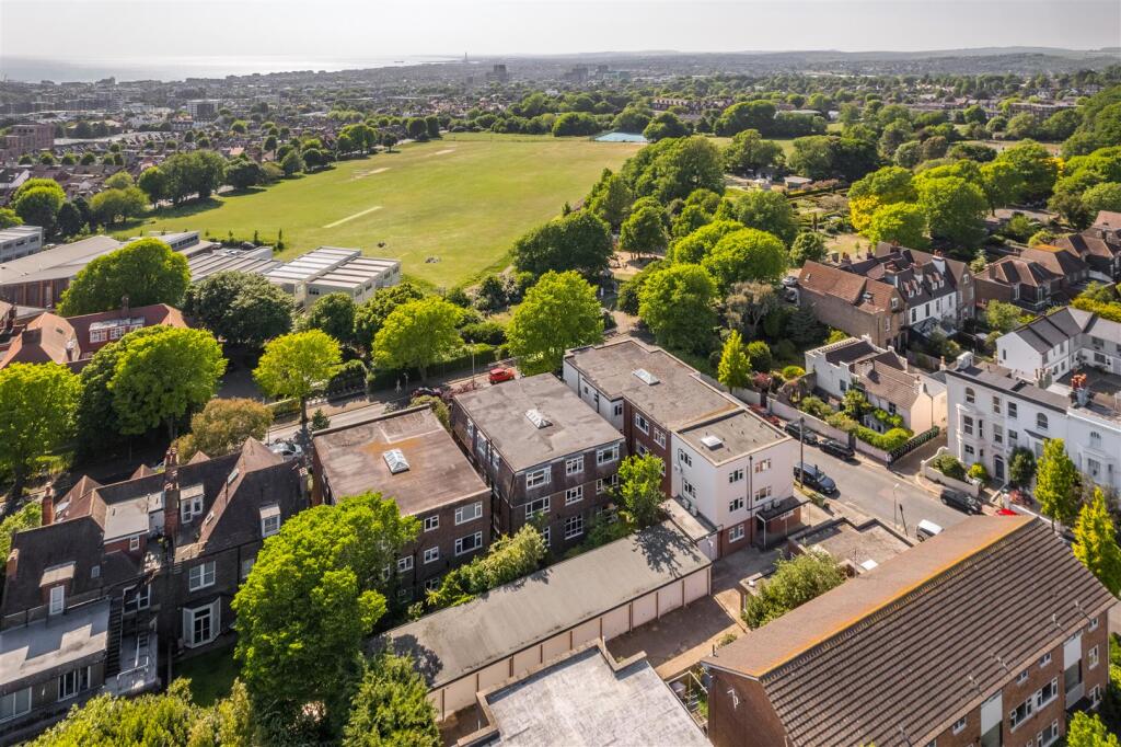 Flat 6 Carisbrooke-24.jpg