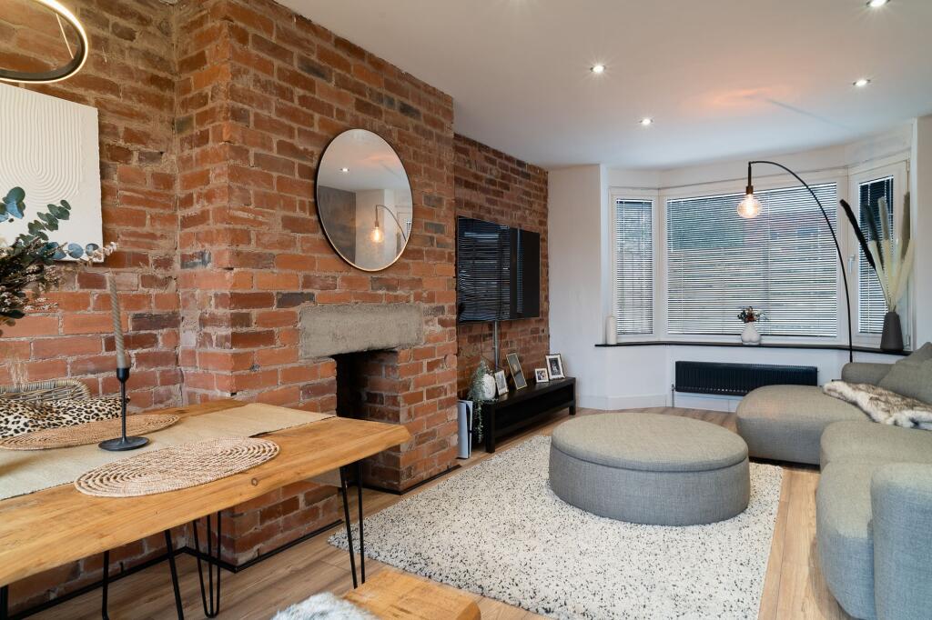 OPEN PLAN KITCHEN, DINING ROOM AND LIVING ROOM