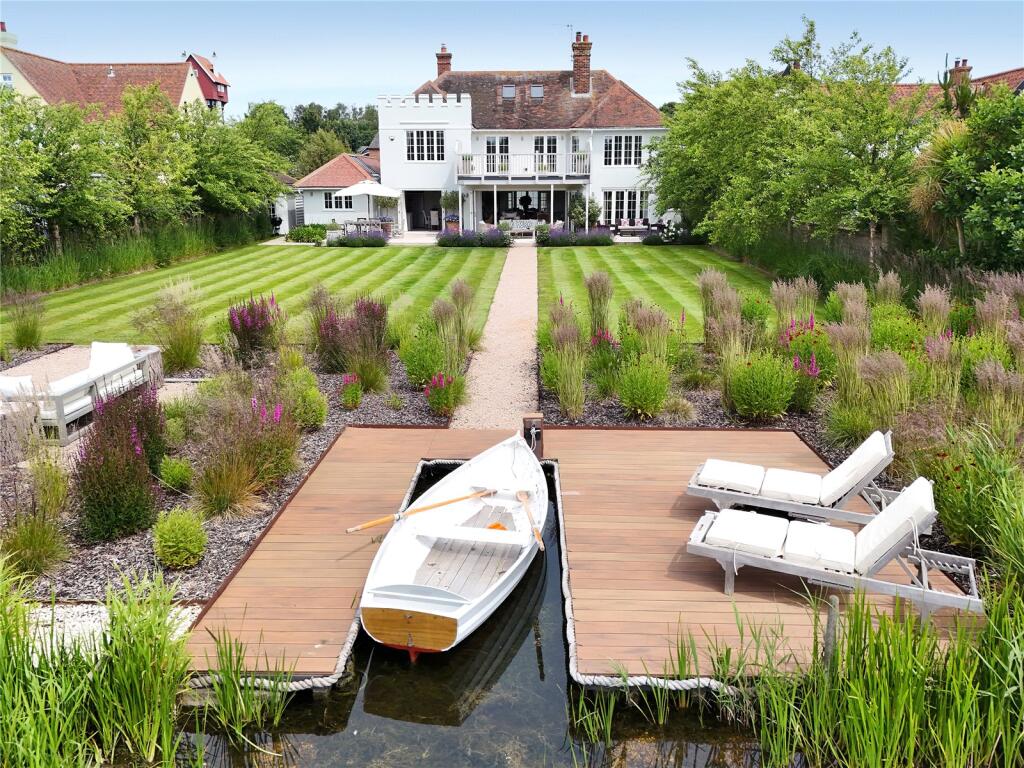Private Jetty/Garden