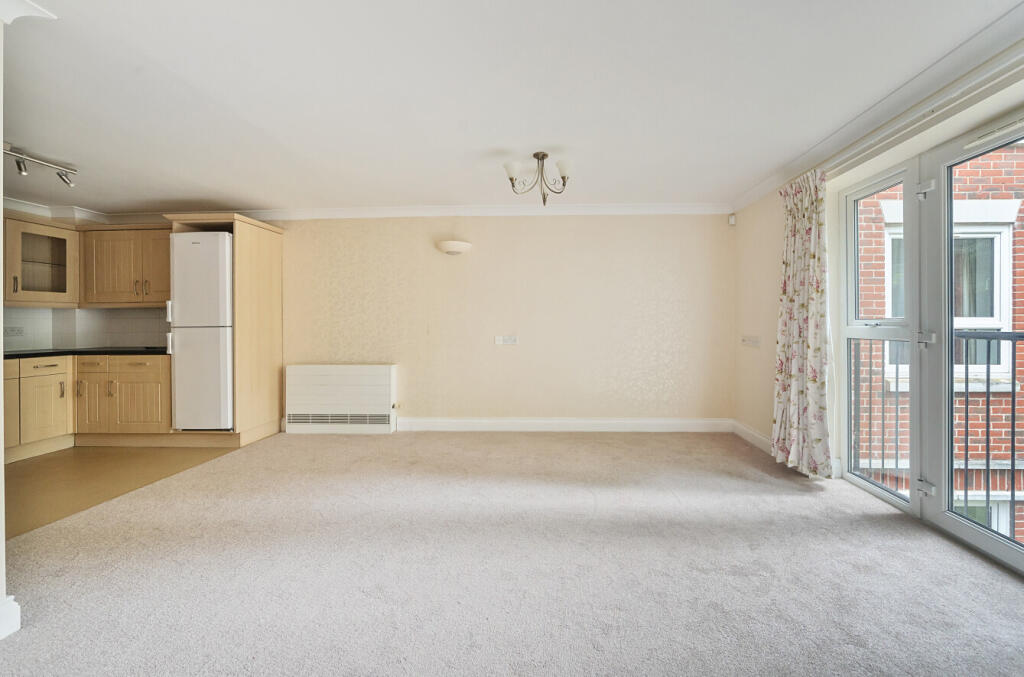 1315700-6-685d37d...