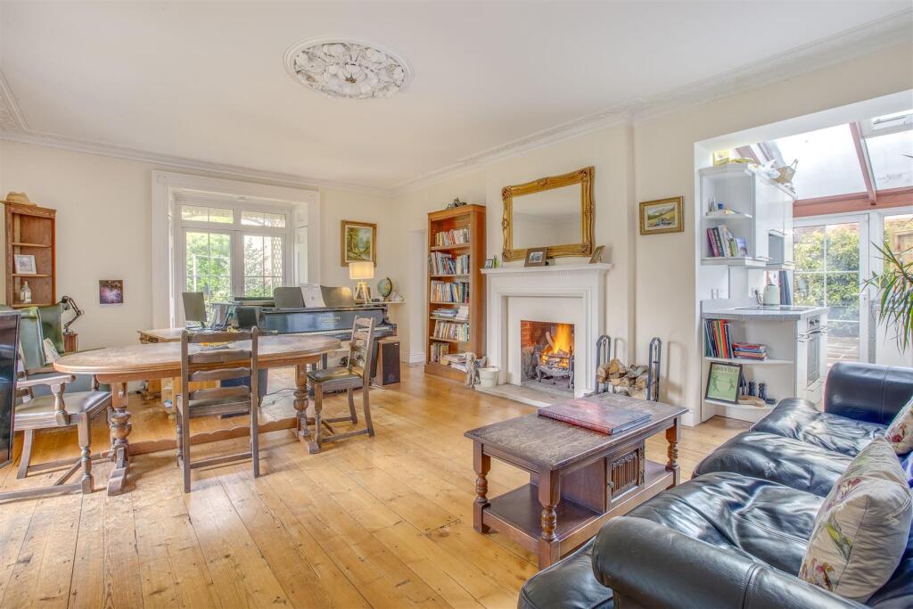 Flat 3 Totteridge House, Totteridge Lane, HP13 7LR