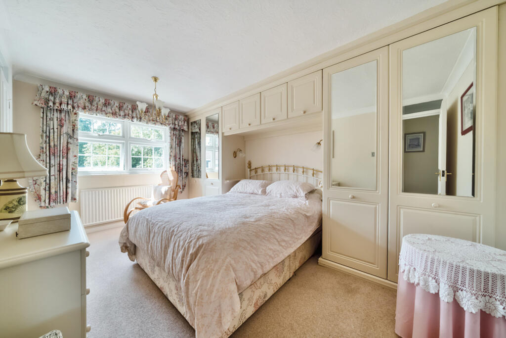 1311668-6-6852a69...