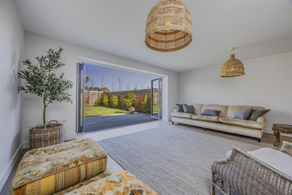 43 East Bracklesham Drive, Bracklesham Bay-Portico