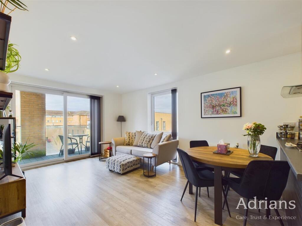 OPEN PLAN LIVING /