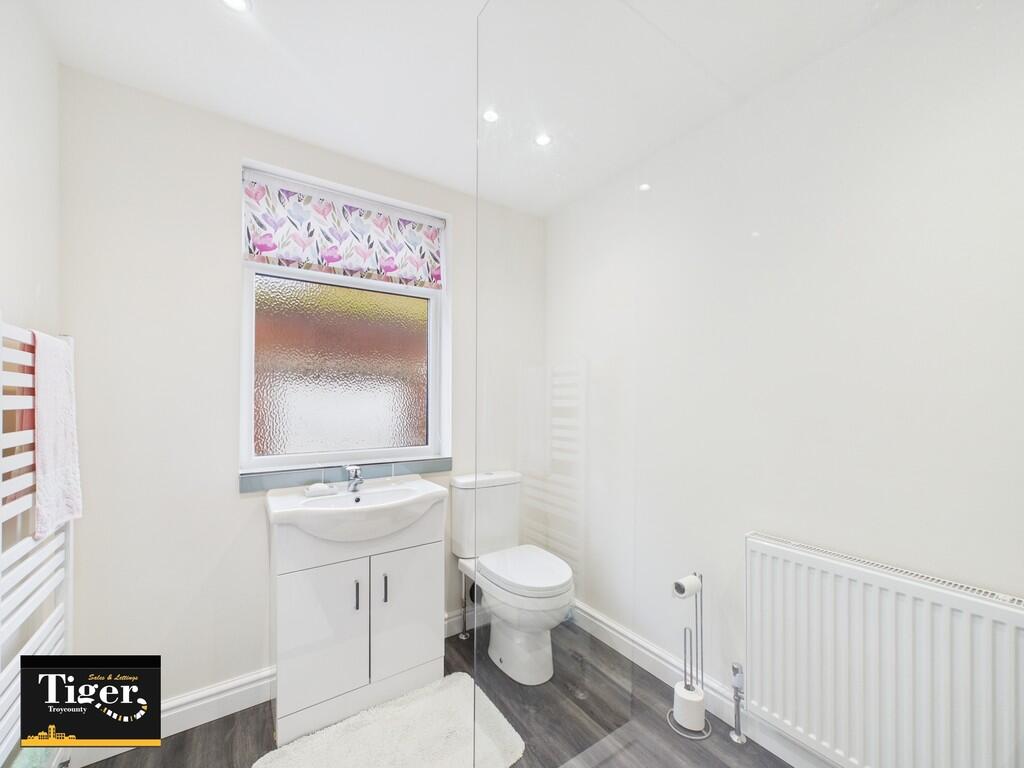 CAM02176G0-PR0496...