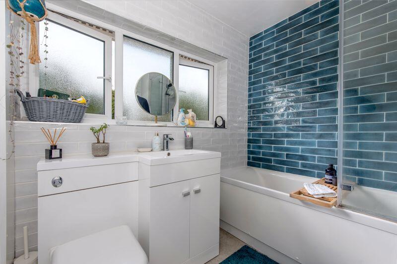 Bath/shower room