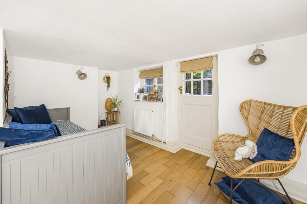 Maidenstone Hill ...