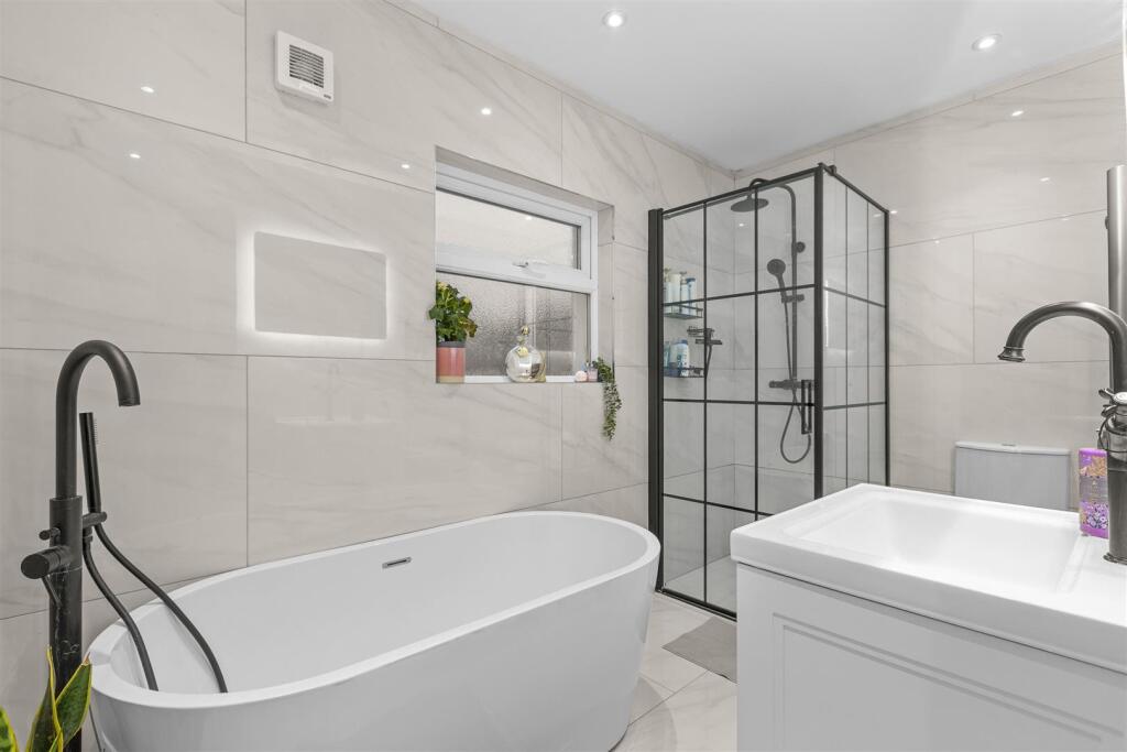 40 Rosebery Ave, HP13 7AL-11.jpg