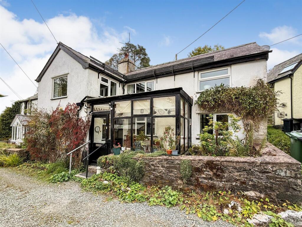 Accommodation Comprises