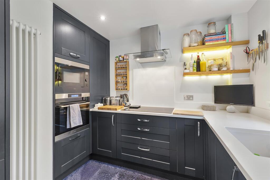 Kitchen 2.jpg