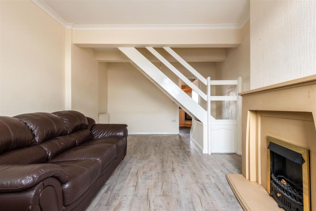 122 Manor Road-4.jpg