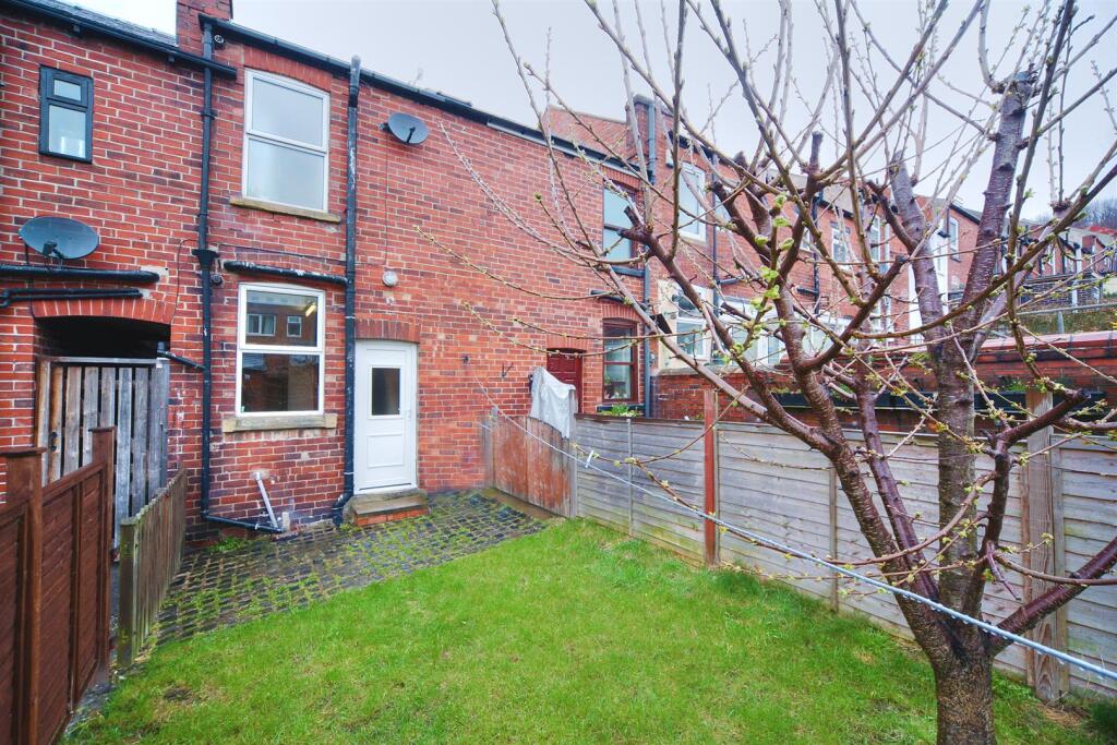 IMG_9923_4_8_tonemapped copy.jpg