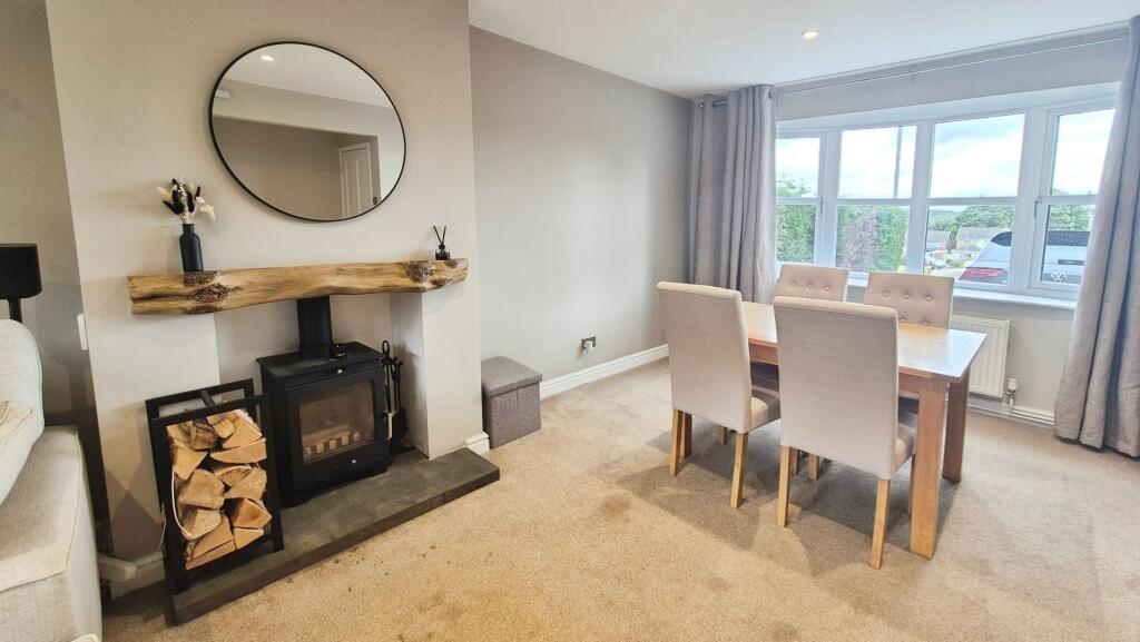 THROUGH LOUNGE/DINER