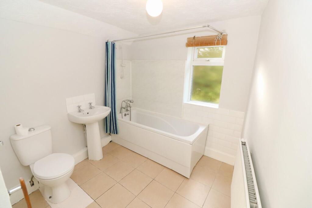 Ground Floor Bathroom / WC