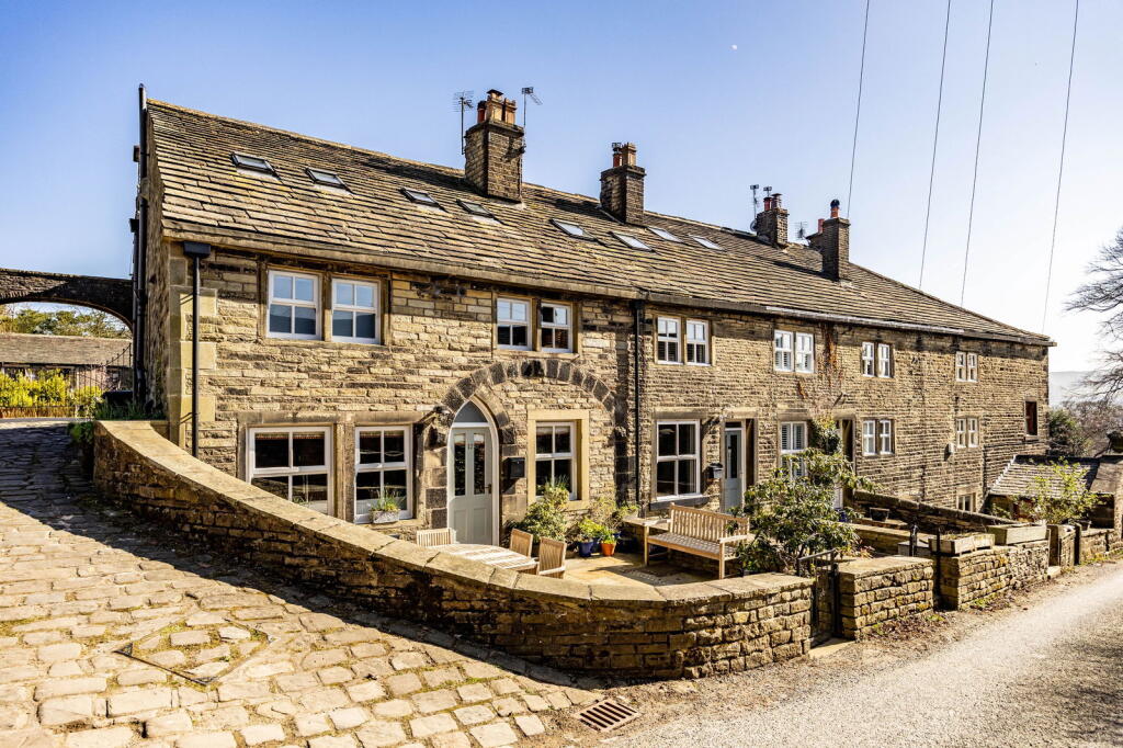 12 Upper Field House Lane, Triangle HX6 1PL