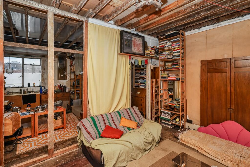 27 Colne Road, Clapton, London, E5 0HR