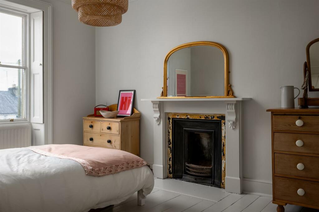 51 - 39 Cheltenham Road - GL7 2HU - Web.jpg