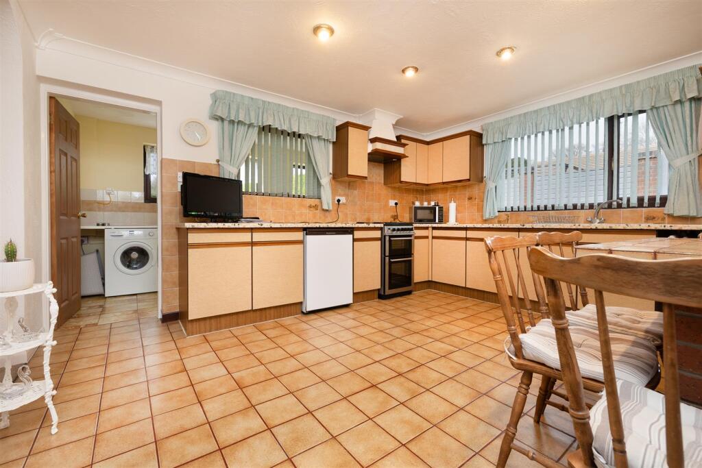 47 Rose Tree Lane, Newhall
