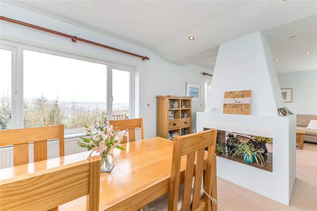 Lounge &amp; Dining Room