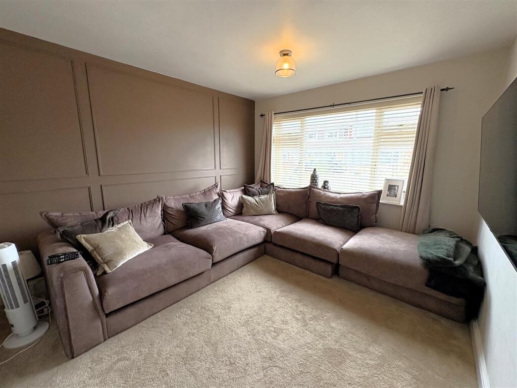 Lounge2.jpg