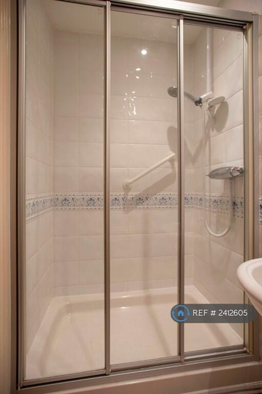 Shower En-Suite Bathroom