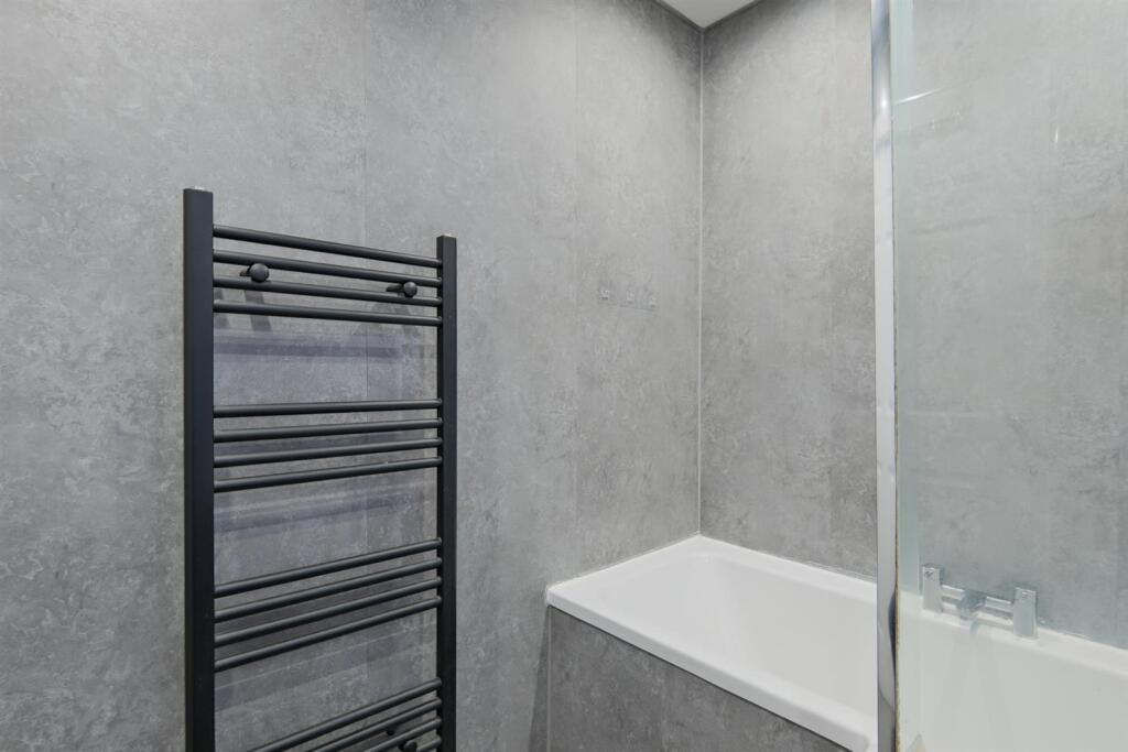 023-32 Cairn Court, Motherwell, ML1 1TD.jpg