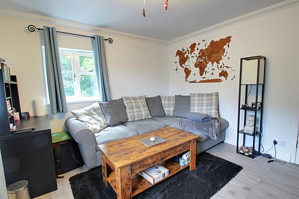 Living Room 2.jpg
