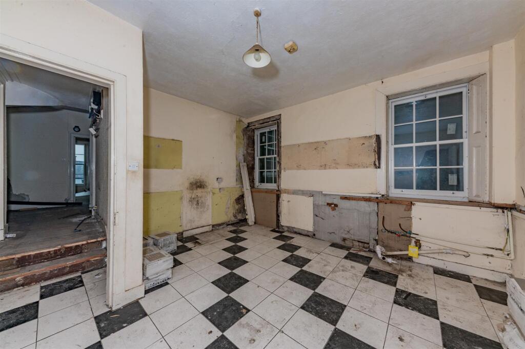 202B High Street Montrose-7.JPG