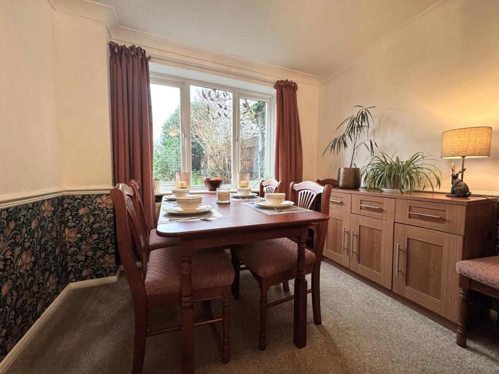 Lounge/Dining Room