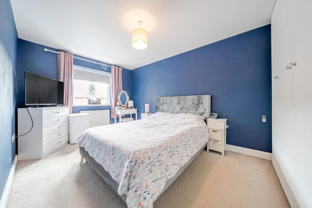 MASTER BEDROOM.jpg