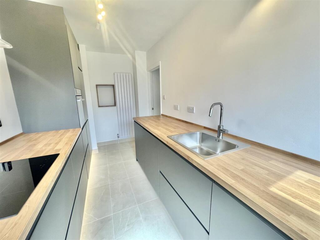kitchen 1.jpg