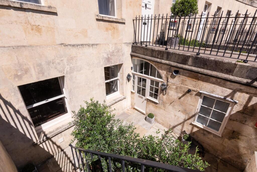 29A Royal Crescent, Bath BA1 2LT-7.jpg