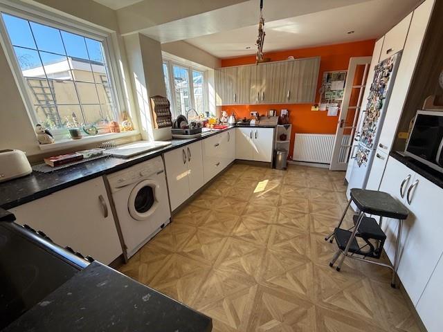 Breakfasting Kitchen