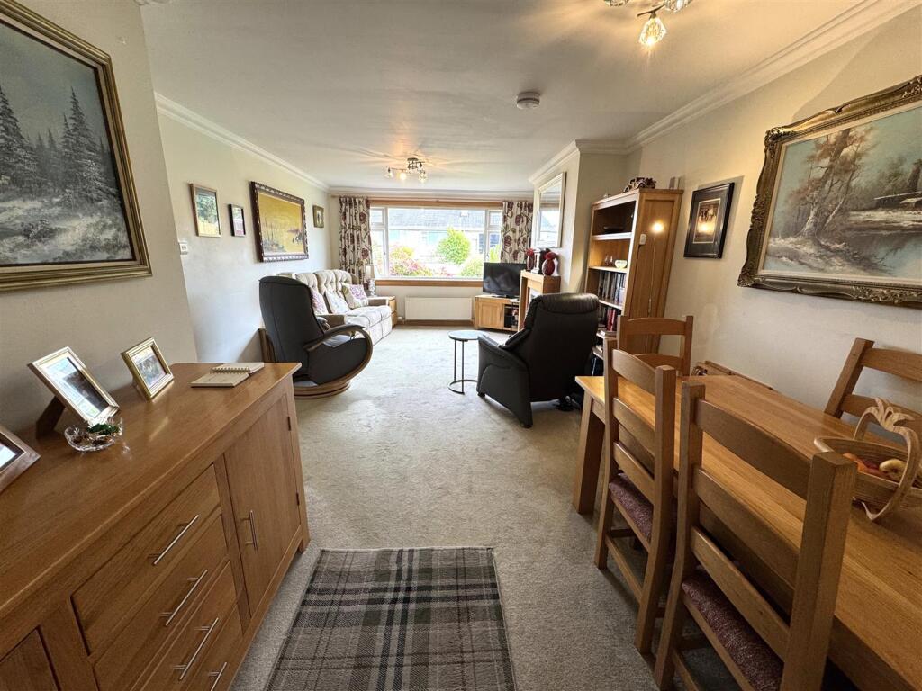 DINING LOUNGE.JPG