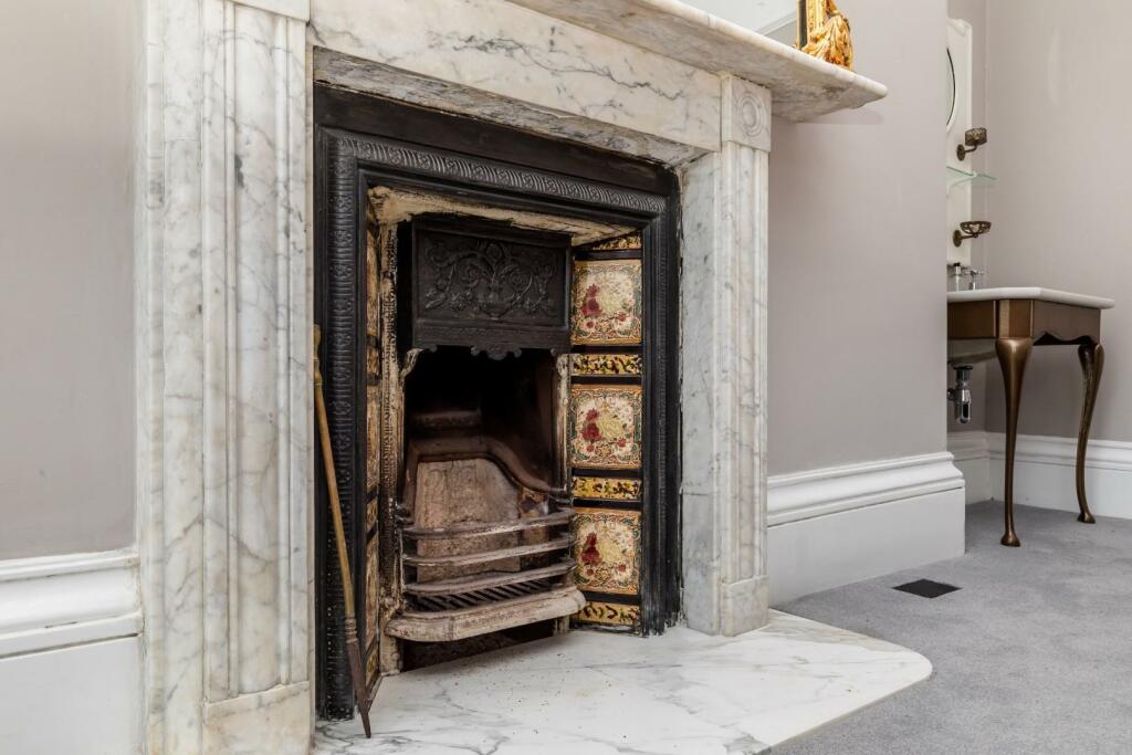 Lansdowne Place, 27, Upper Maisonette-3.JPG