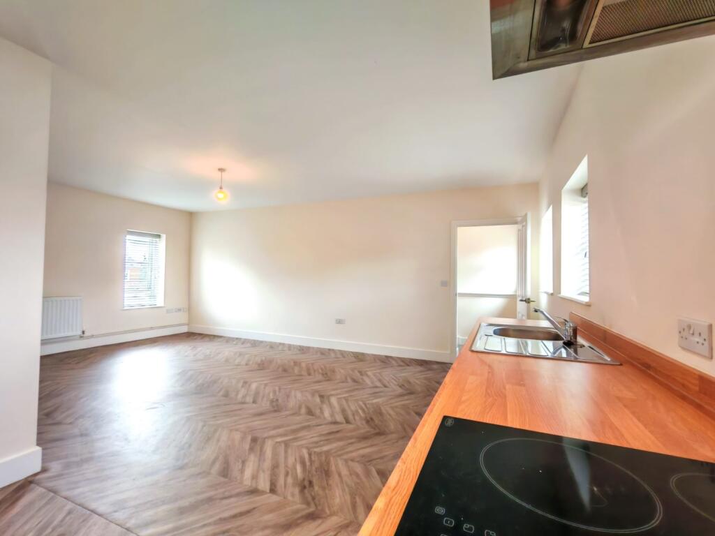 WhatsApp Image 2025-07-28 at 17.10.00_a49cef11