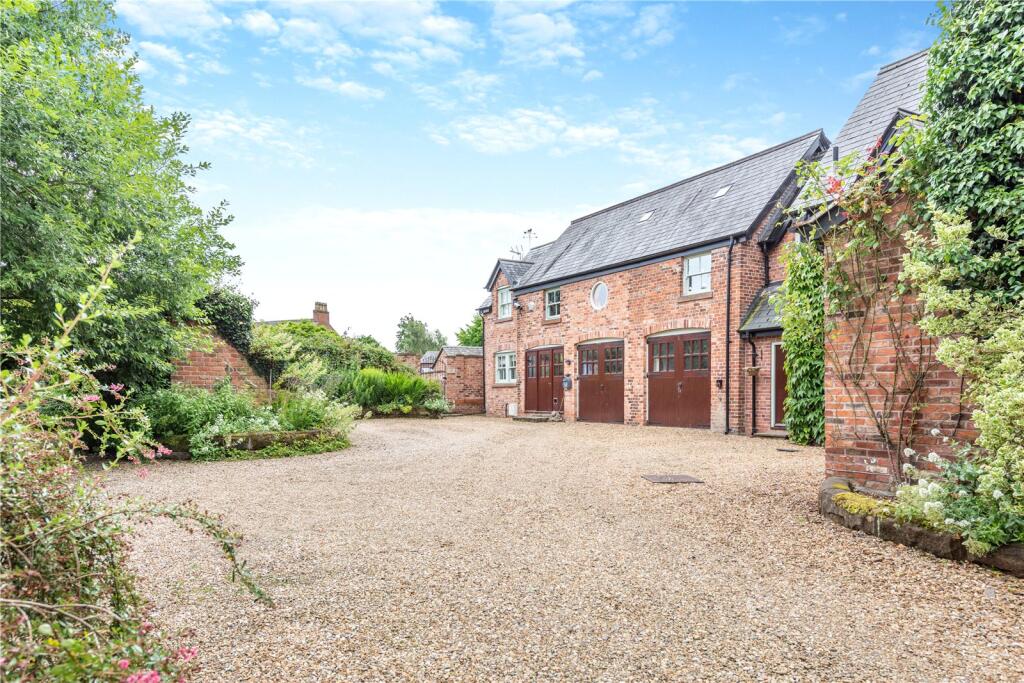 Parking &amp; Annexe