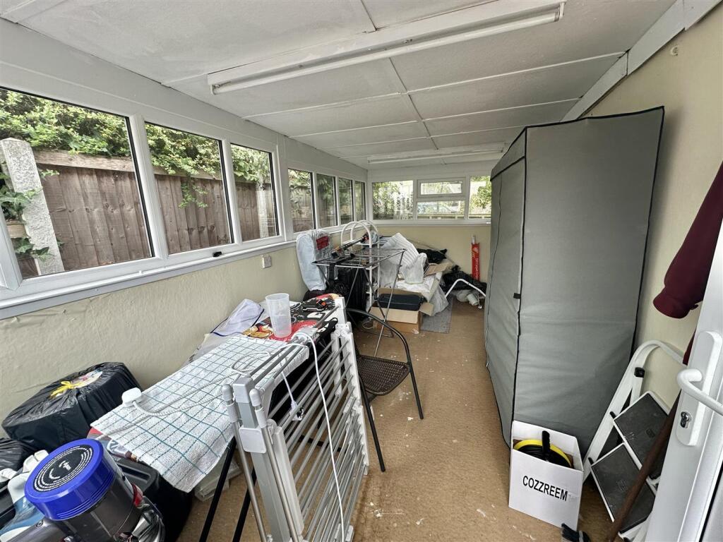 Bramleys Estate Agents - Robyn Royd Avenue - Mirfi