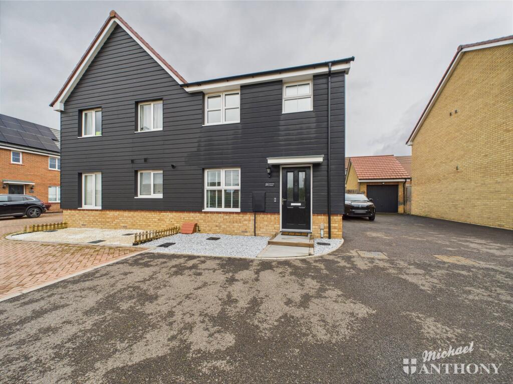 CAM02773G0-PR0305-STILL001