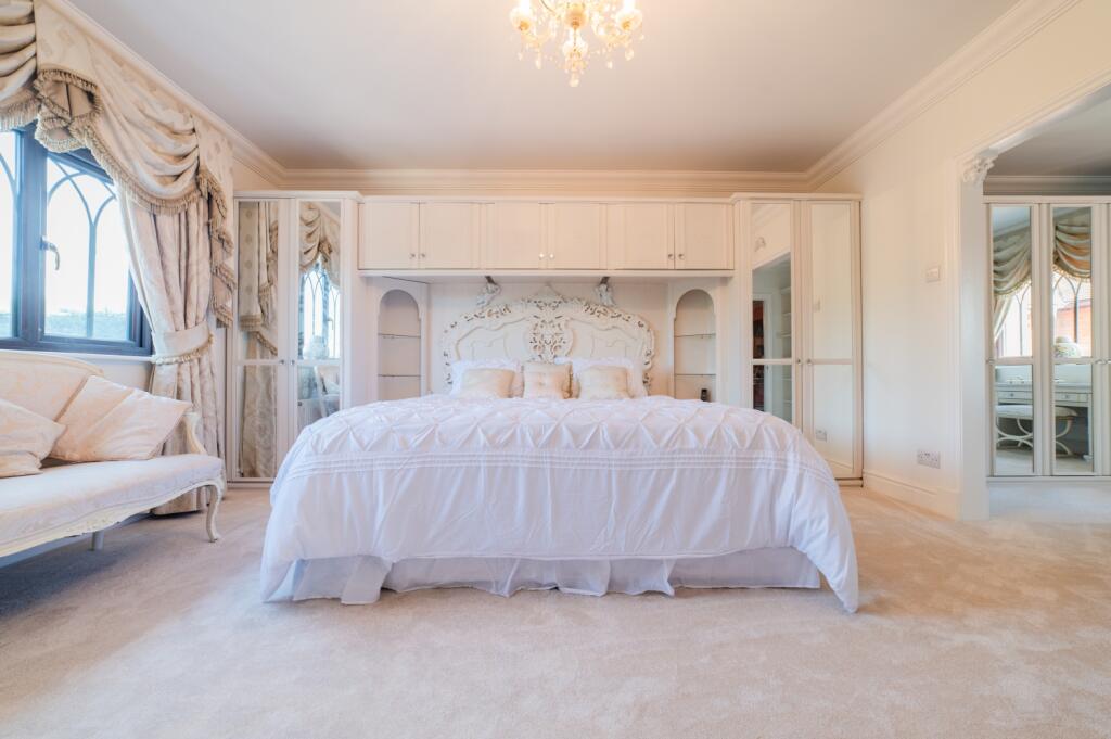 Award-winning Media team on EVERY Listing_10