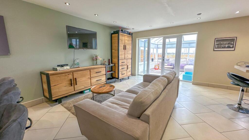 Hamlet Close - Image-5.jpg