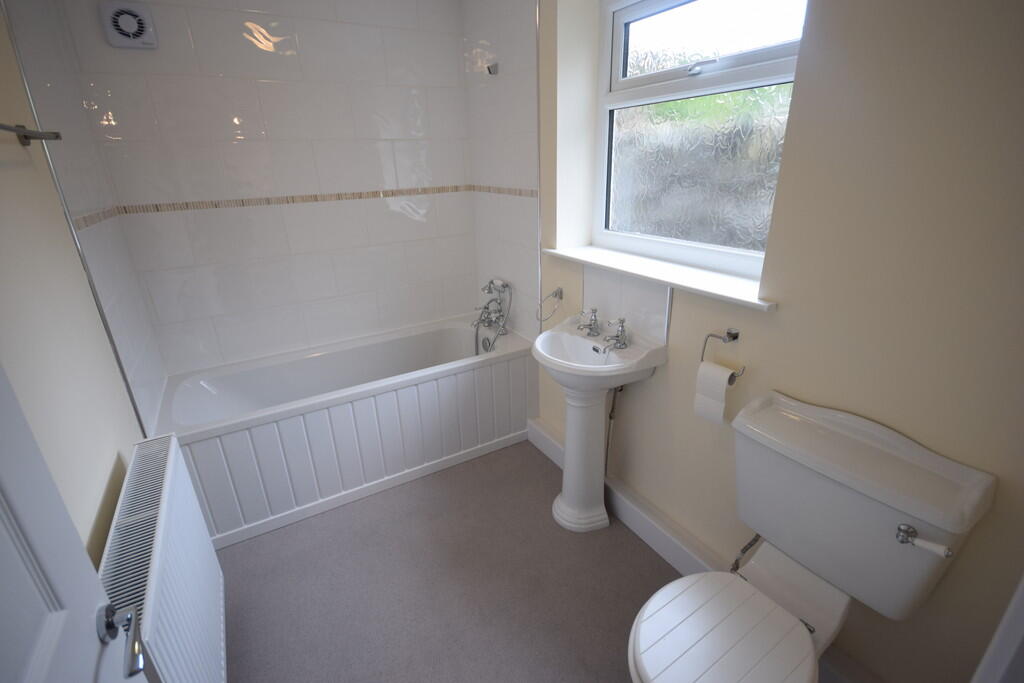 GROUND FLOOR BATH...
